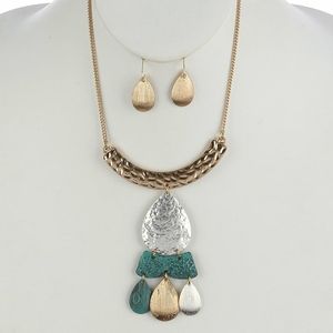 Beautiful geometric design necklace and earring se